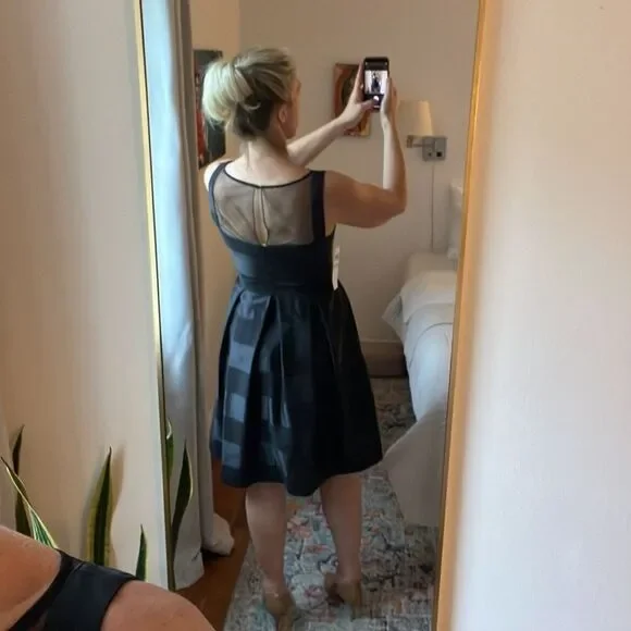 London Times Dress Womens Size 8 Black Sheer Top Fit and Flare - Picture 4 of 9